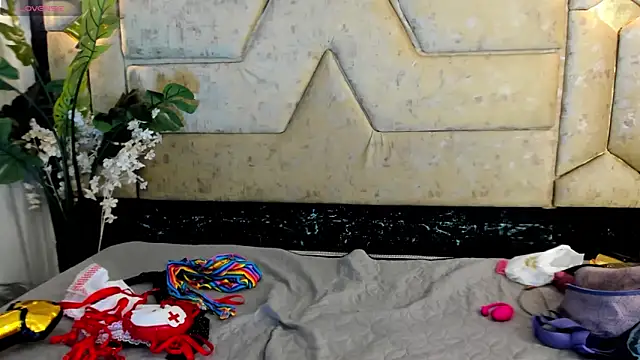 Snapshot of Julieta_Slav3 chatting on May 14, 9:10 pm Julieta Slav3 online show from May 14, 9:10 pm