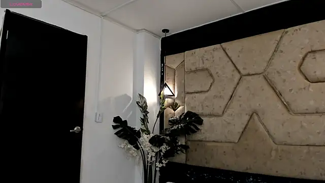 Snapshot of Julieta_Slav3 chatting on June 19, 9:29 pm Julieta Slav3 online show from June 19, 9:29 pm