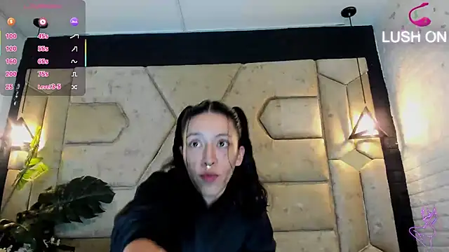 Snapshot of Julieta_Slav3 chatting on July 10, 9:50 pm Julieta Slav3 online show from July 10, 9:50 pm