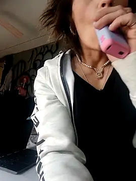 Rileyy7tk online show from March 3, 10:37 pm