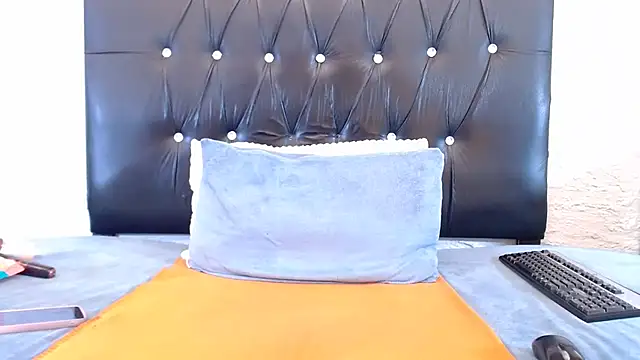 LadyBear2002 online show from March 27, 5:01 pm