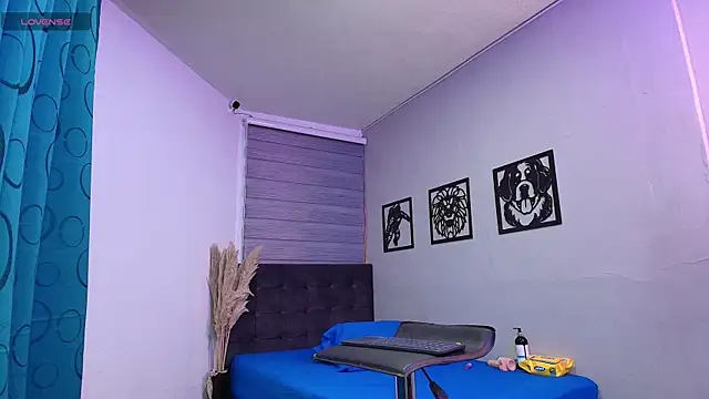 Nikki Vesper online show from April 18, 4:27 am