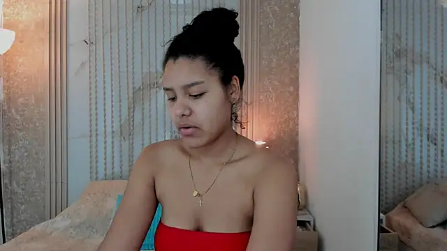 Snapshot of AriaVega chatting on May 17, 1:18 pm AriaVega online show from May 17, 1:18 pm
