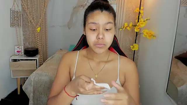Snapshot of AriaVega chatting on July 25, 1:19 pm AriaVega online show from July 25, 1:19 pm