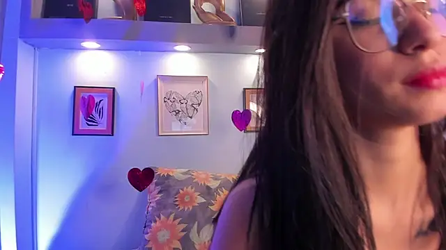 Alana Martinez  online show from February 28, 7:59 pm