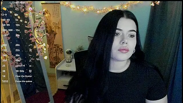 Mona Esty online show from February 23, 8:39 pm