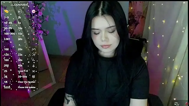 Snapshot of Mona_Esty chatting on May 2, 6:18 am Mona Esty online show from May 2, 6:18 am