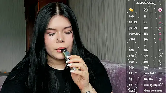 Snapshot of Mona_Esty chatting on June 5, 9:26 am Mona Esty online show from June 5, 9:26 am