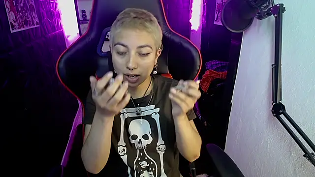 lunarichy22 online show from November 14, 7:56 pm