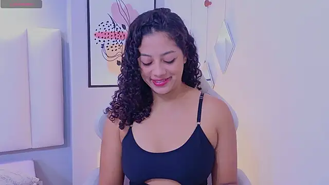Snapshot of CamilaLevy chatting on May 15, 12:34 pm CamilaLevy online show from May 15, 12:34 pm