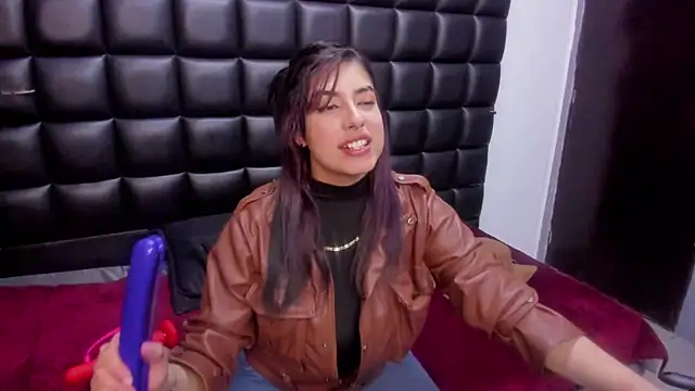 Snapshot of Violetta_Swett_ chatting on February 7, 11:47 am Violetta Swett online show from February 7, 11:47 am