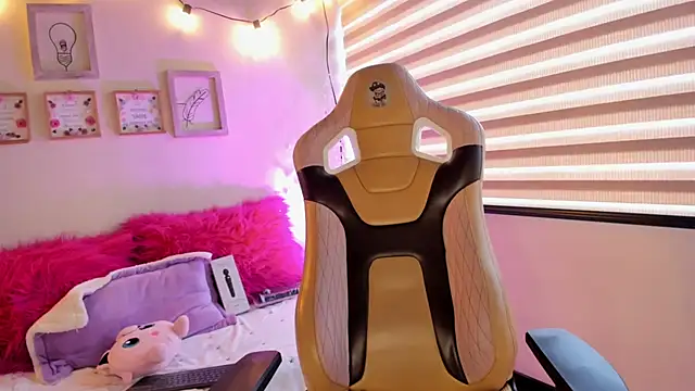 emma soffia online show from March 27, 10:09 pm