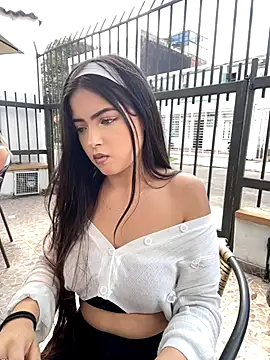 Snapshot of KyliePink_ chatting on October 15, 6:19 pm KyliePink  online show from October 15, 6:19 pm