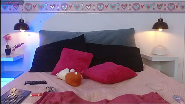 Suzy1  online show from December 20, 8:05 pm