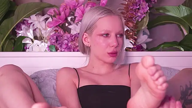 RanyThomson online show from November 23, 5:46 pm