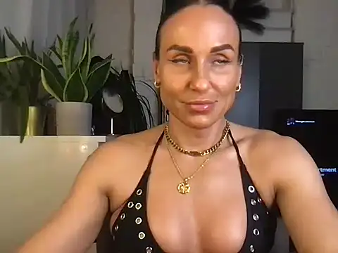 Snapshot of GluteQueenE chatting on January 15, 8:56 pm GluteQueenE online show from January 15, 8:56 pm