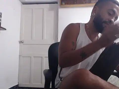 Snapshot of Sebastian_ferrer111 chatting on October 23, 11:46 pm Sebastian ferrer111 online show from October 23, 11:46 pm