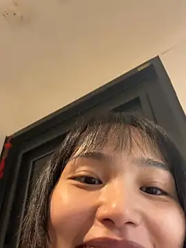 Snapshot of eee79bbb chatting on April 22, 11:34 am eee79bbb online show from April 22, 11:34 am