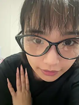 Snapshot of eee79bbb chatting on May 5, 3:31 pm eee79bbb online show from May 5, 3:31 pm