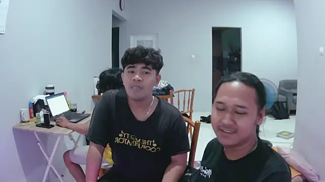 Snapshot of latexidn chatting on December 18, 10:38 pm latexidn online show from December 18, 10:38 pm