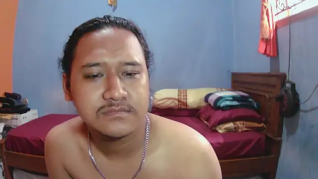 Snapshot of latexidn chatting on February 5, 2:05 am latexidn online show from February 5, 2:05 am