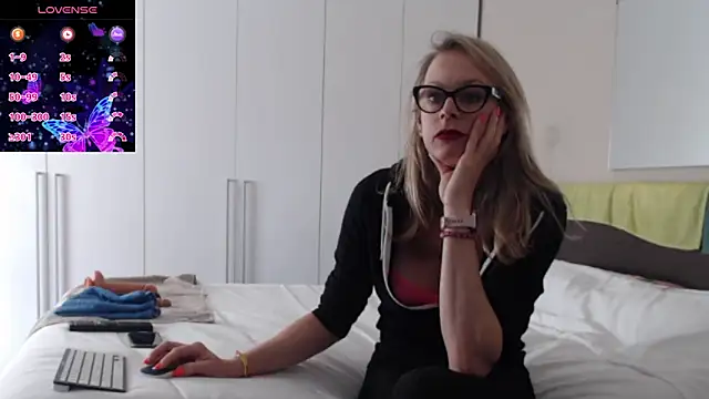 Snapshot of Spicypamy chatting on October 16, 1:45 pm Spicypamy online show from October 16, 1:45 pm