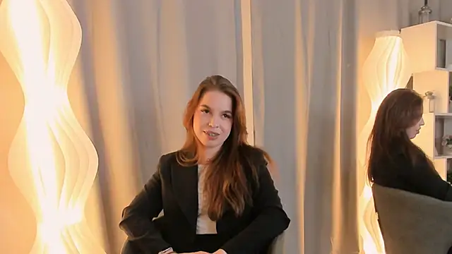 Snapshot of ToniaRoehr chatting on October 4, 7:50 am ToniaRoehr online show from October 4, 7:50 am