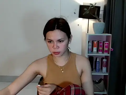 Snapshot of buttycamillex chatting on August 4, 10:18 am buttycamillex online show from August 4, 10:18 am