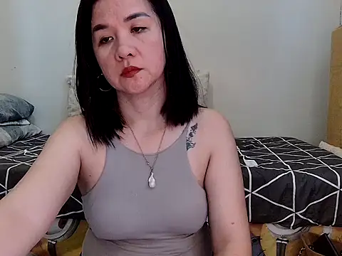 Snapshot of KissHott chatting on April 26, 5:05 am KissHott online show from April 26, 5:05 am