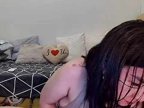 Snapshot of KissHott chatting on May 2, 9:36 am KissHott online show from May 2, 9:36 am