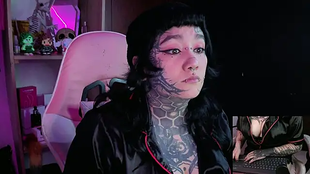 Snapshot of persefoneunderworld666 chatting on October 10, 1:43 pm persefoneunderworld666 online show from October 10, 1:43 pm