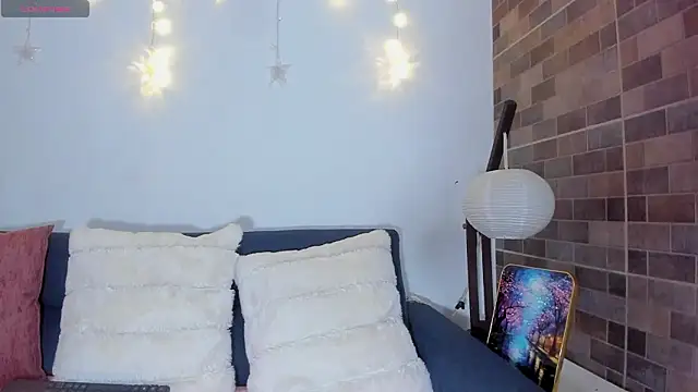 luna valen online show from February 3, 9:09 pm