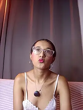 luna valen online show from July 21, 9:28 pm