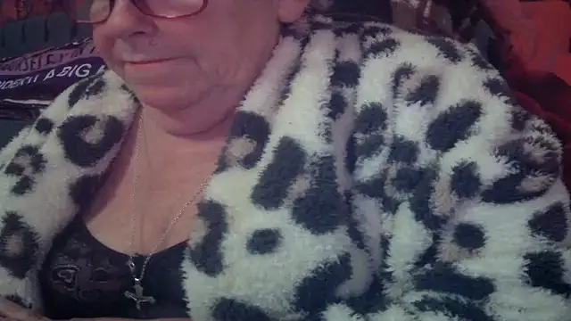 Snapshot of Playful_MILF_Demi chatting on April 21, 9:39 pm Playful MILF Demi online show from April 21, 9:39 pm