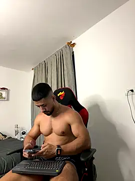 Ezzio Scolaro online show from October 25, 11:10 pm