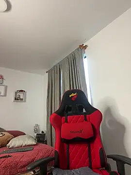 Ezzio Scolaro online show from February 13, 10:17 pm