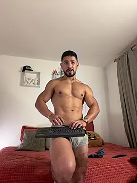 Snapshot of Ezzio_Scolaro chatting on April 21, 1:42 am Ezzio Scolaro online show from April 21, 1:42 am