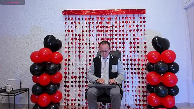  axelking  online show from February 14, 11:40 am