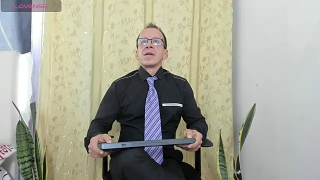  axelking  online show from May 26, 11:50 am