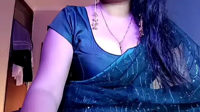 Snapshot of horny_milf_couple chatting on May 28, 5:43 pm horny milf couple online show from May 28, 5:43 pm