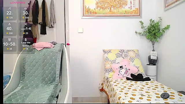 selinajuan online show from January 18, 9:46 am