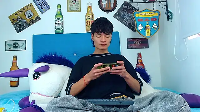 alex russo   online show from March 23, 7:40 pm