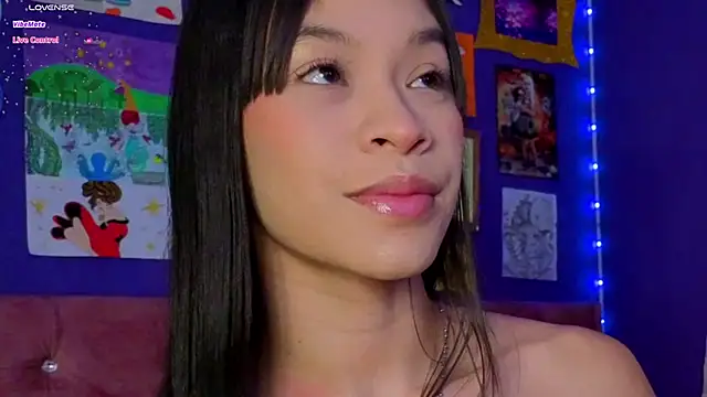 Snapshot of kimhilton_ chatting on April 21, 1:42 am kimhilton online show from April 21, 1:42 am