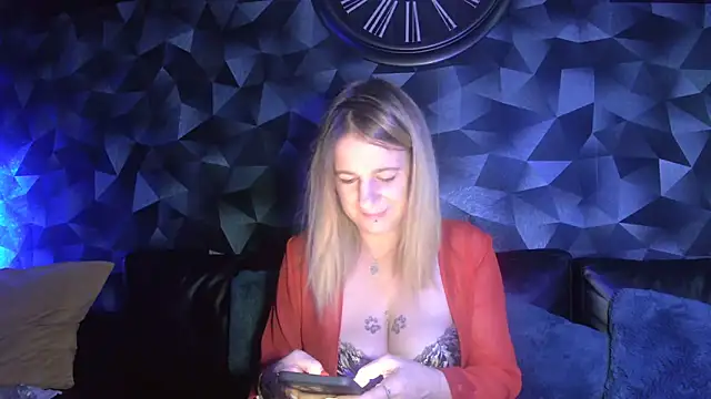 Snapshot of Delichieuse5 chatting on February 4, 9:09 pm Delichieuse5 online show from February 4, 9:09 pm