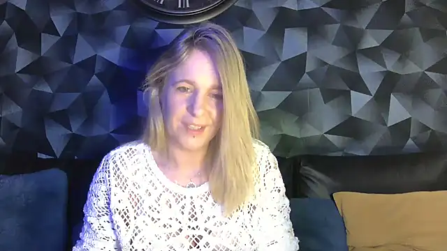 Snapshot of Delichieuse5 chatting on March 30, 7:48 pm Delichieuse5 online show from March 30, 7:48 pm