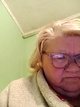 Snapshot of LusiyaGold5 chatting on May 2, 10:59 pm LusiyaGold5 online show from May 2, 10:59 pm
