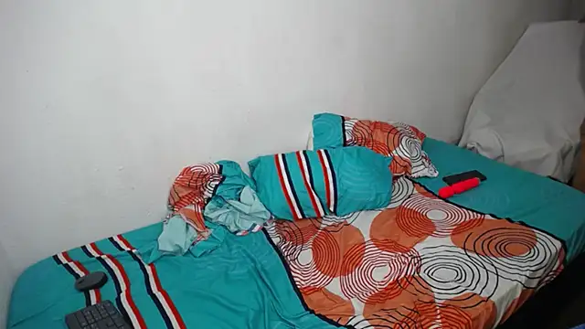 Snapshot of babyperla_hot chatting on October 15, 2:44 am babyperla hot online show from October 15, 2:44 am