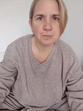 Snapshot of LaceyWestxx chatting on October 7, 10:34 am LaceyWestxx online show from October 7, 10:34 am