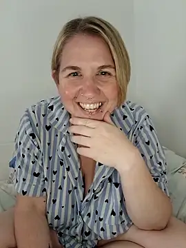 Snapshot of LaceyWestxx chatting on October 11, 5:33 pm LaceyWestxx online show from October 11, 5:33 pm