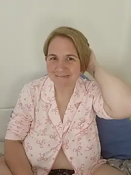 Snapshot of LaceyWestxx chatting on October 20, 6:19 pm LaceyWestxx online show from October 20, 6:19 pm